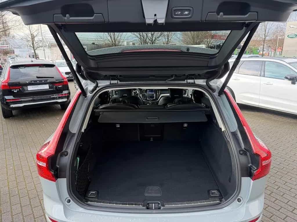 Volvo XC60 B5 Plus Dark AWD 02/2025-photo-7