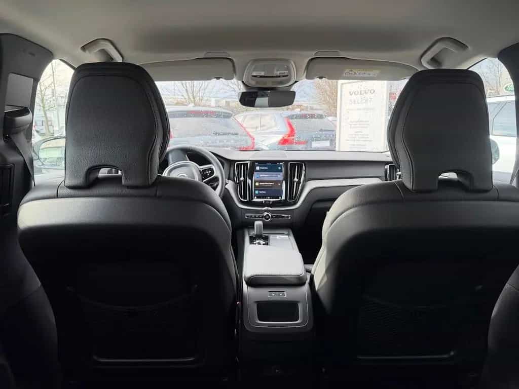 Volvo XC60 B5 Plus Dark AWD 02/2025-photo-8