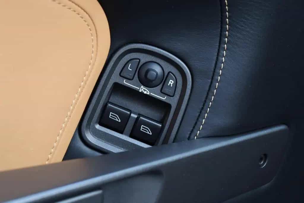 Aston Martin V8 Vantage Roadster +DEUTSCH+MEMORY+SITZHEIZUNG+ 03/2008-photo-26