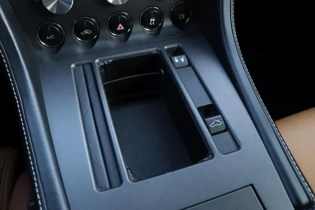 Aston Martin V8 Vantage Roadster +DEUTSCH+MEMORY+SITZHEIZUNG+ 03/2008-photo-27