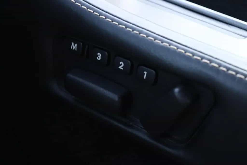 Aston Martin V8 Vantage Roadster +DEUTSCH+MEMORY+SITZHEIZUNG+ 03/2008-photo-29