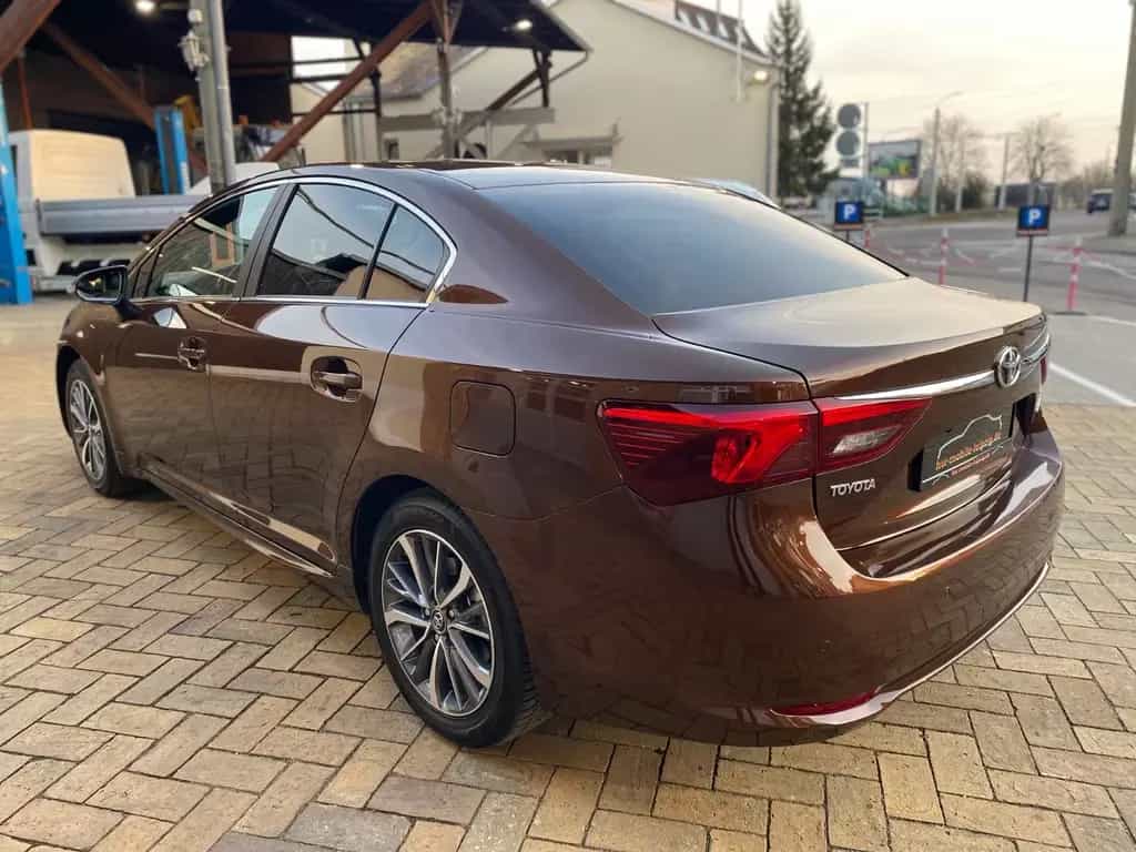 Toyota Avensis 1.8 Business Edition Leder LED Navi SHZ 10/2015-photo-1