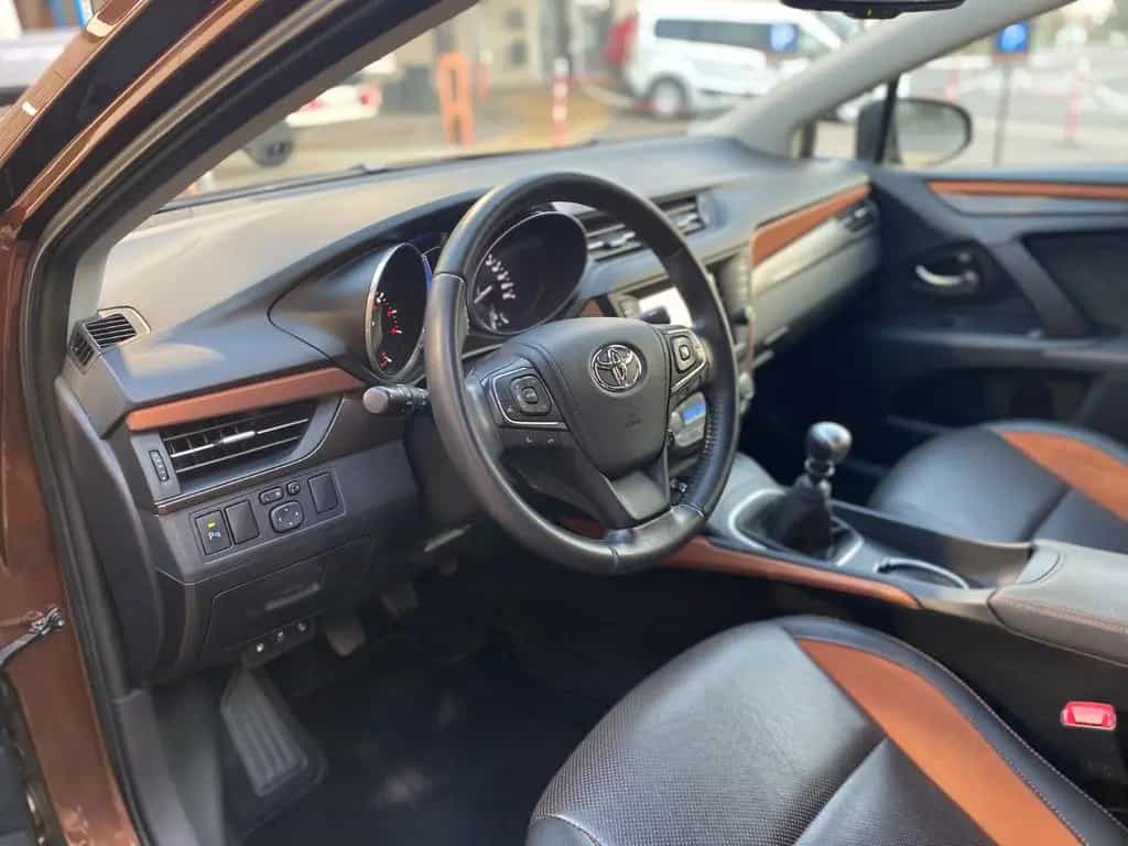Toyota Avensis 1.8 Business Edition Leder LED Navi SHZ 10/2015-photo-10