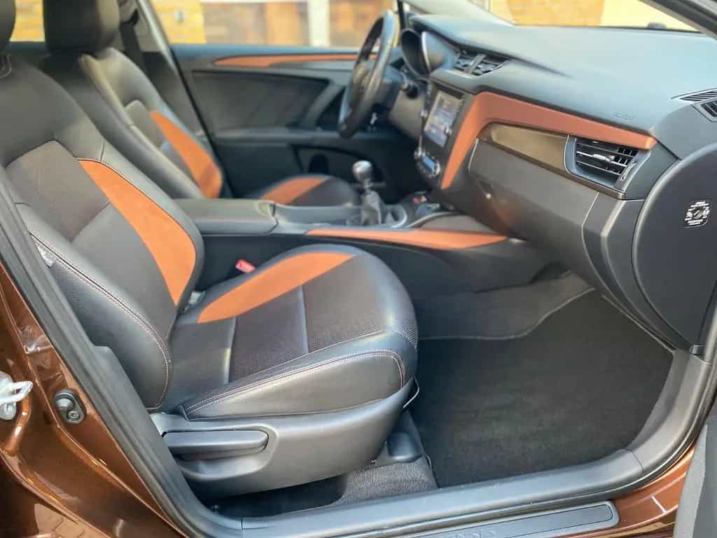Toyota Avensis 1.8 Business Edition Leder LED Navi SHZ 10/2015-photo-13