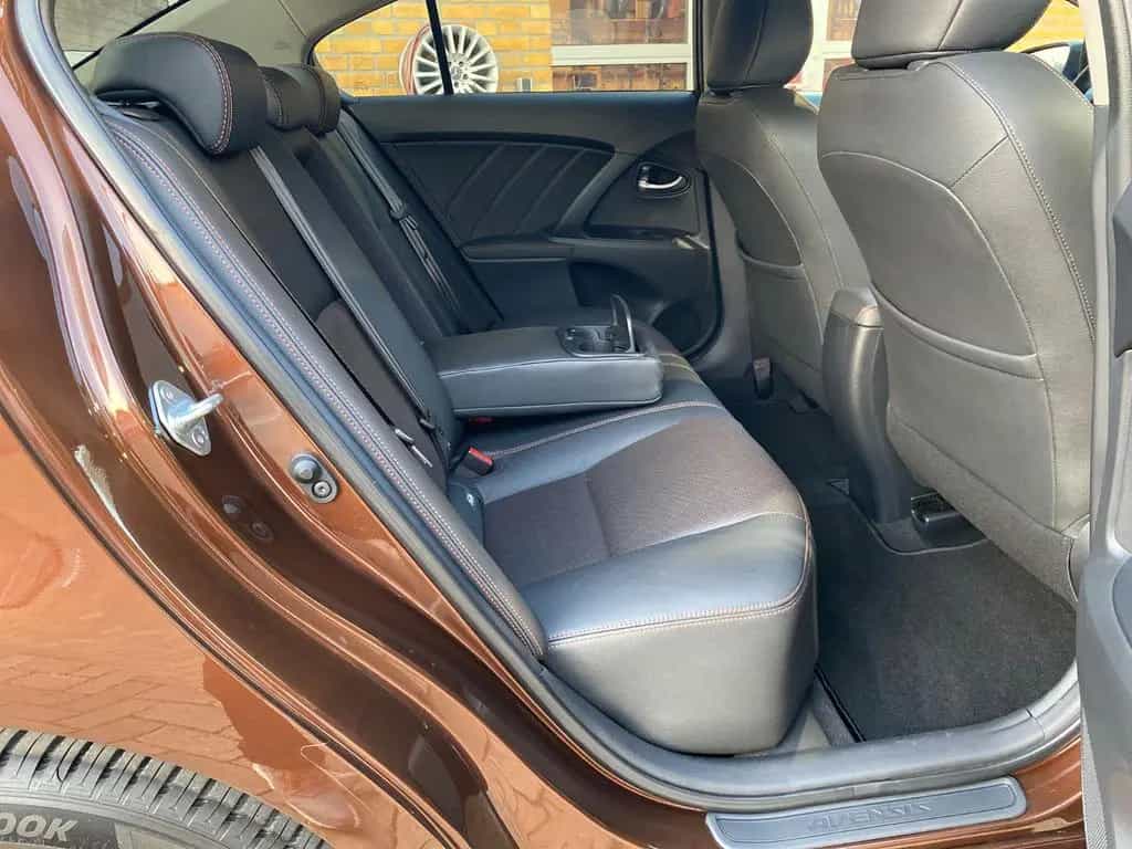 Toyota Avensis 1.8 Business Edition Leder LED Navi SHZ 10/2015-photo-16