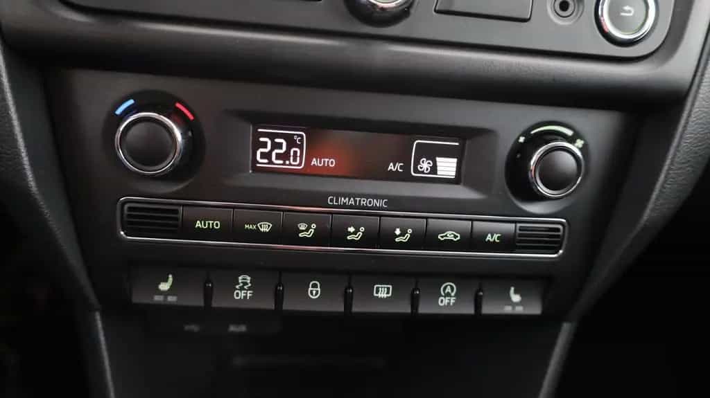 Skoda Rapid Spaceback Elegance TSI 11/2014-photo-20