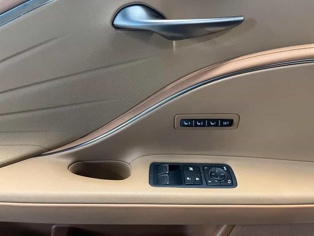 Lexus Other LC 500 Convertible V8 02/2021-photo-17