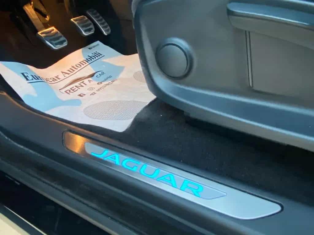 Jaguar E-Pace 2.0D 180 CV AWD R-Dynamic 04/2019-photo-10
