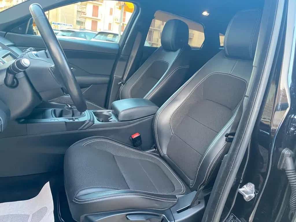 Jaguar E-Pace 2.0D 180 CV AWD R-Dynamic 04/2019-photo-12
