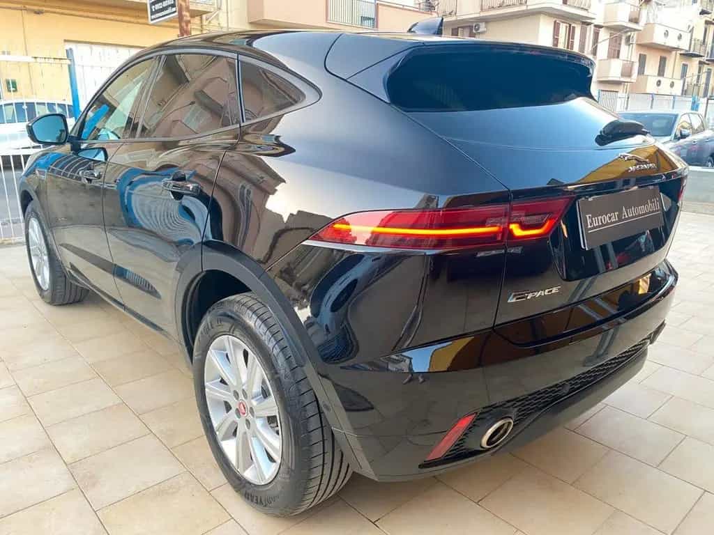 Jaguar E-Pace 2.0D 180 CV AWD R-Dynamic 04/2019-photo-3