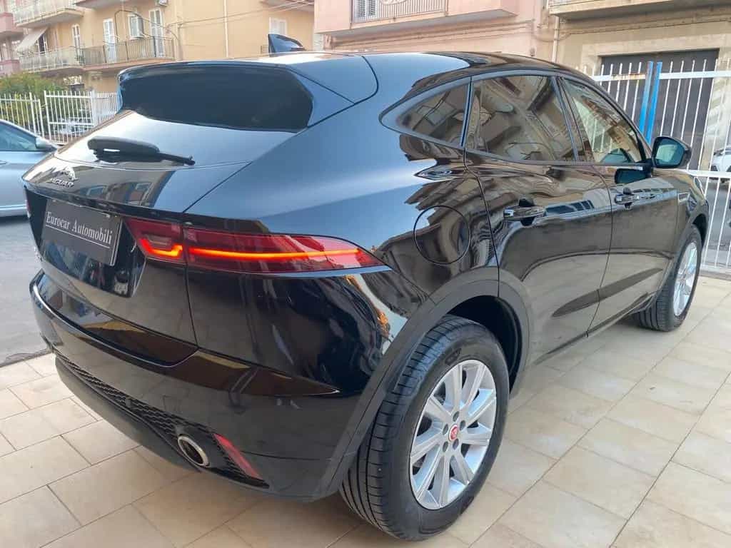 Jaguar E-Pace 2.0D 180 CV AWD R-Dynamic 04/2019-photo-6