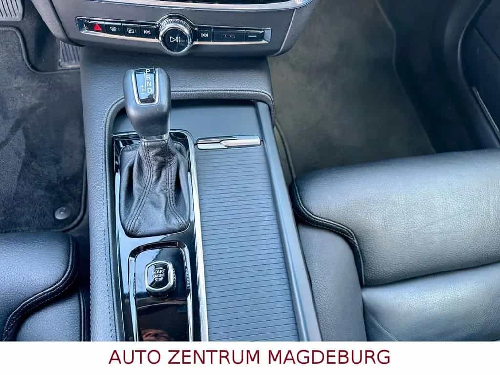 Volvo V90 Kombi Momentum AWD *TOTWINKEL*NAVI*AUTOMATIK 12/2017-photo-17