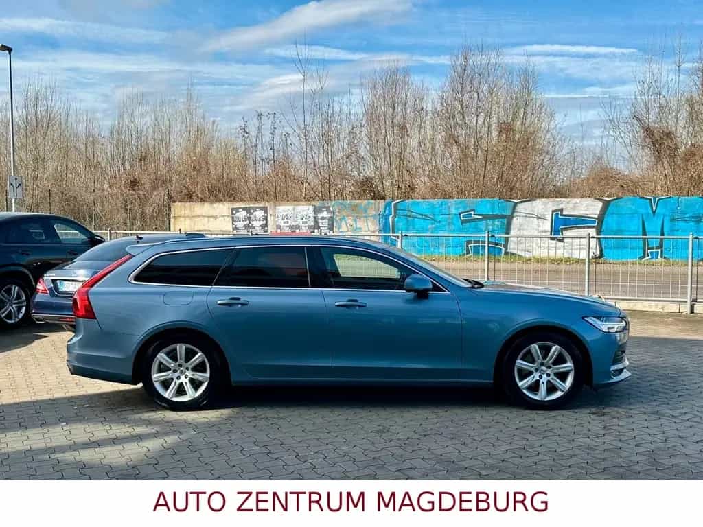 Volvo V90 Kombi Momentum AWD *TOTWINKEL*NAVI*AUTOMATIK 12/2017-photo-4