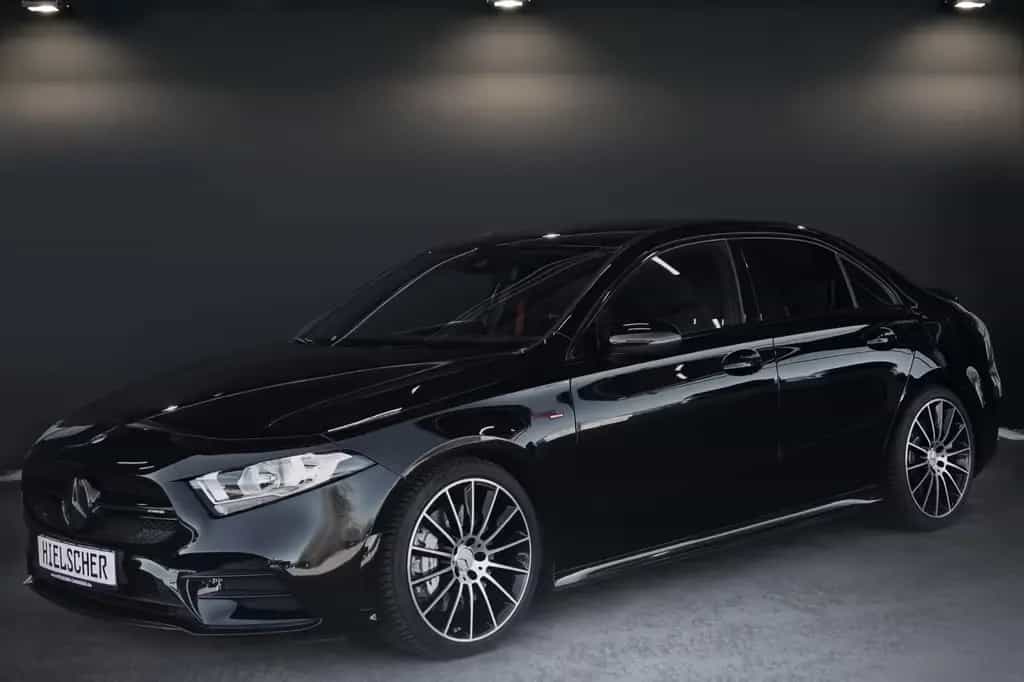 Mercedes-Benz A-Class 35 AMG 4M Limousine*Keyless*Spur*SHZ*19"AMG* 07/2020-photo-1