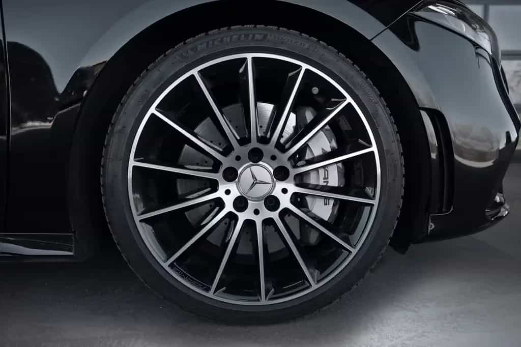 Mercedes-Benz A-Class 35 AMG 4M Limousine*Keyless*Spur*SHZ*19"AMG* 07/2020-photo-30
