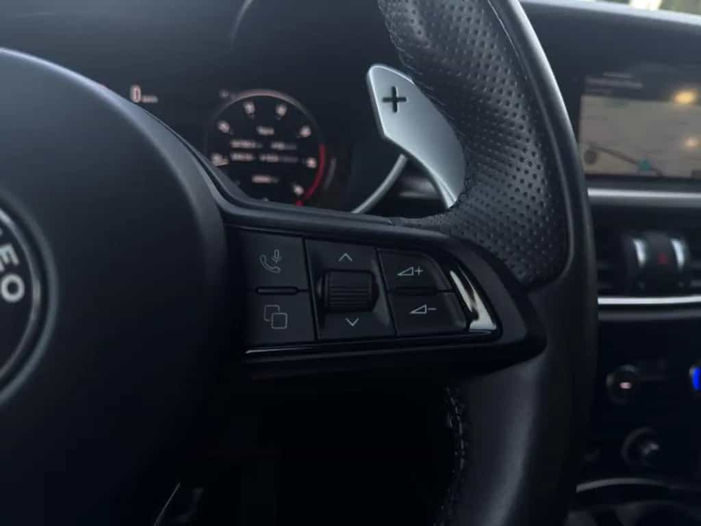Alfa Romeo Stelvio Veloce PANORAMA+AHK+ACC+NAVI+CARPLAY+KAM 01/2024-photo-16