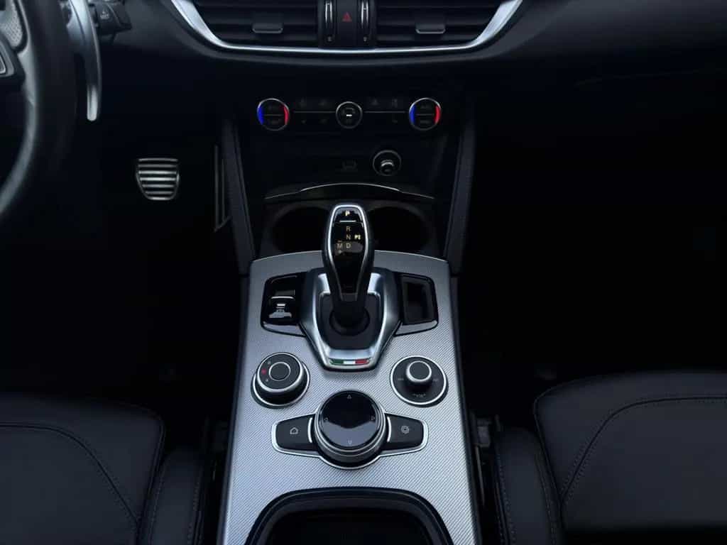 Alfa Romeo Stelvio Veloce PANORAMA+AHK+ACC+NAVI+CARPLAY+KAM 01/2024-photo-17