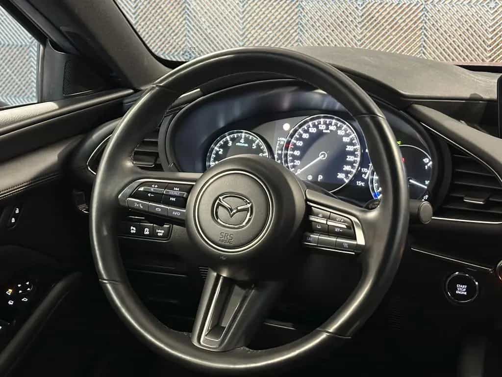 Mazda 3 Lim.*SELECTION*MATRIX-ACC-SPUR-TOT.W-R.KAM-HUD 08/2021-photo-24