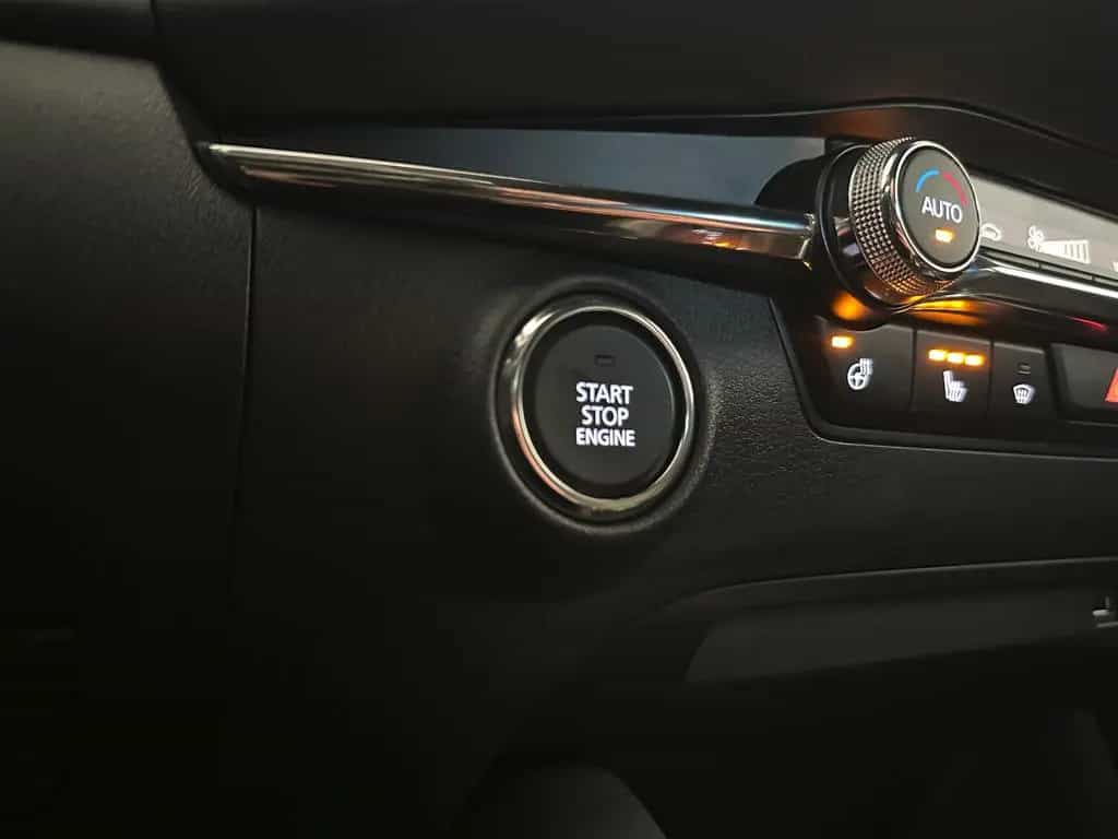 Mazda 3 Lim.*SELECTION*MATRIX-ACC-SPUR-TOT.W-R.KAM-HUD 08/2021-photo-29