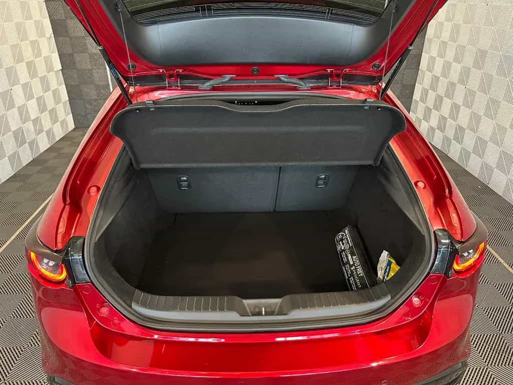 Mazda 3 Lim.*SELECTION*MATRIX-ACC-SPUR-TOT.W-R.KAM-HUD 08/2021-photo-4