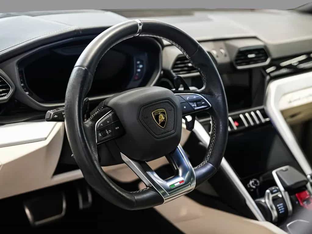Lamborghini Urus | Panoramic Roof | B&O Sound System 10/2018-photo-27