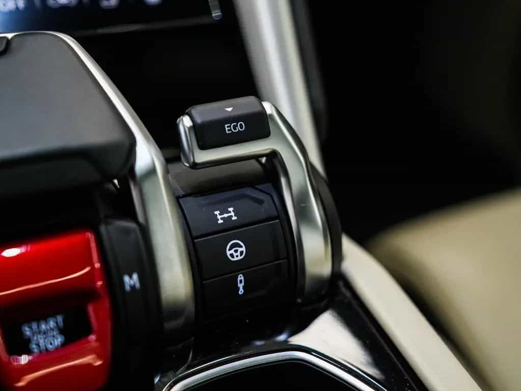 Lamborghini Urus | Panoramic Roof | B&O Sound System 10/2018-photo-32