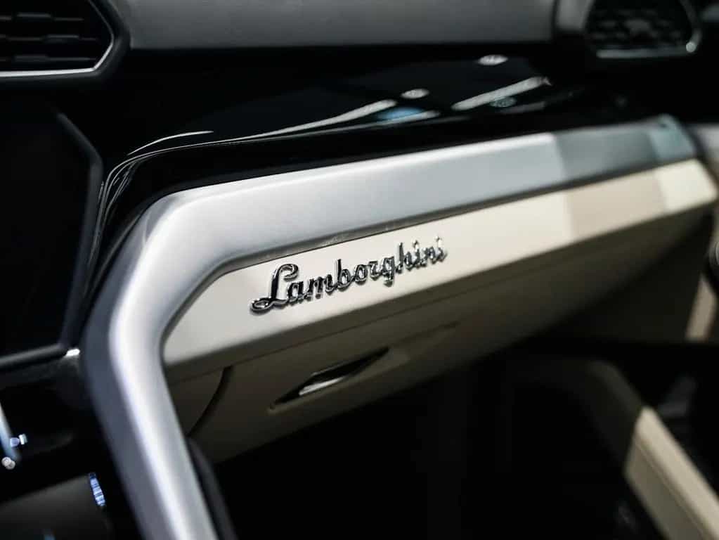 Lamborghini Urus | Panoramic Roof | B&O Sound System 10/2018-photo-38