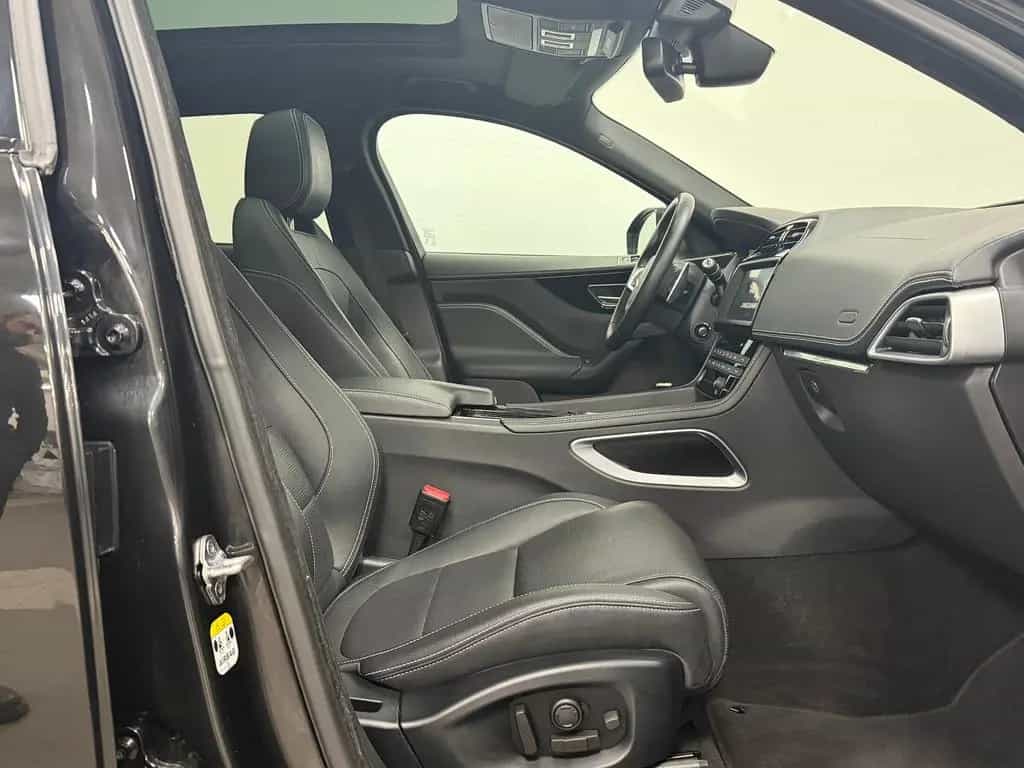 Jaguar F-Pace S AWD | BlackPack - 22" Helix - Panorama! 01/2017-photo-14