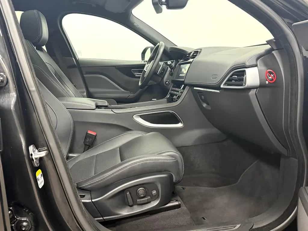Jaguar F-Pace S AWD | BlackPack - 22" Helix - Panorama! 01/2017-photo-15