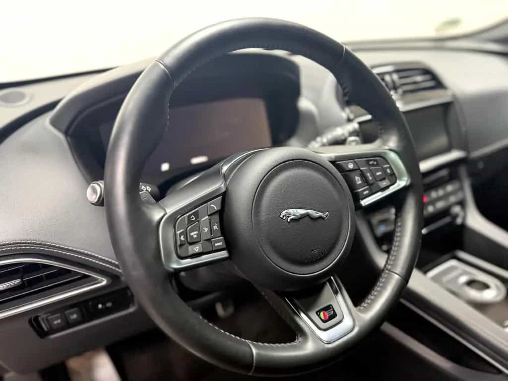 Jaguar F-Pace S AWD | BlackPack - 22" Helix - Panorama! 01/2017-photo-17