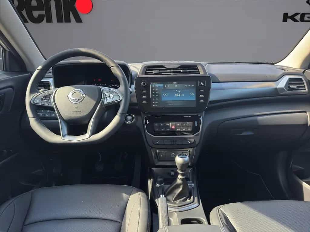 KGM Tivoli Nomad+ 1.5 2WD *LED/SHZ/RFK/App/PDC* null-photo-12