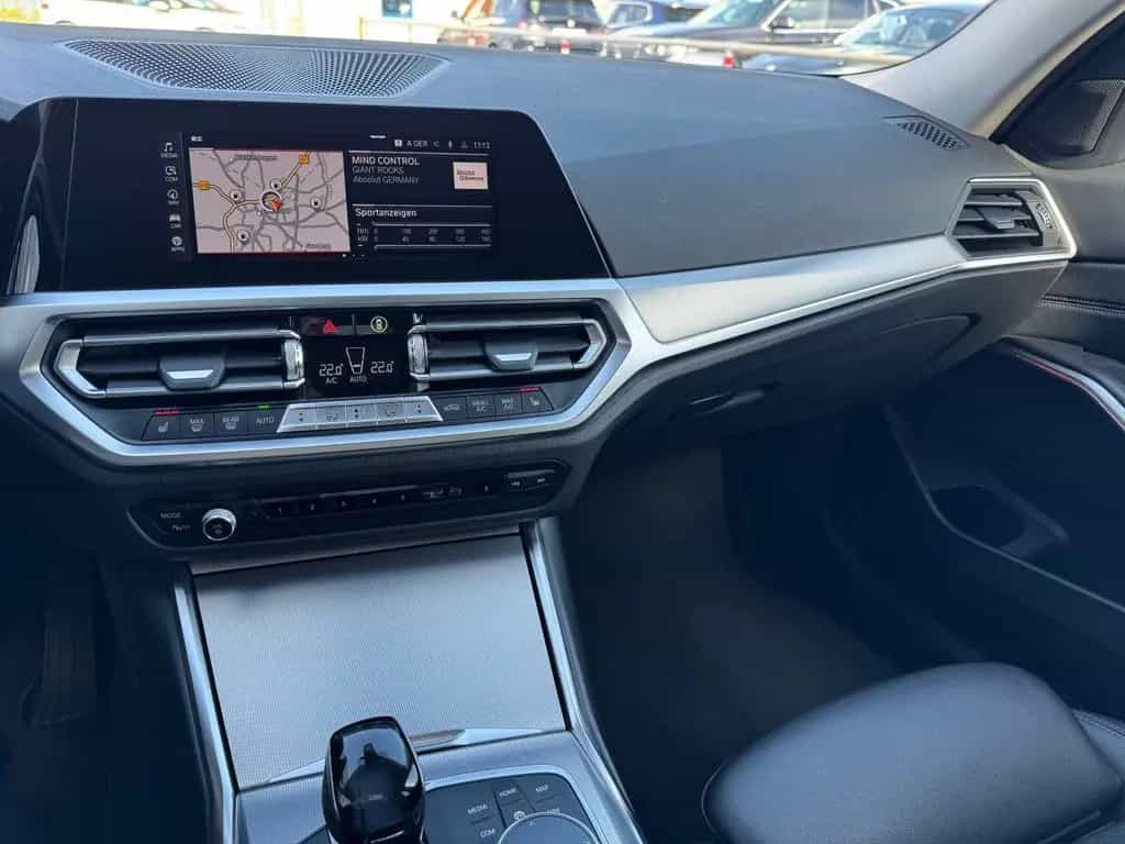 BMW 320 d Touring SportLine AHK Panorama ACC HIFI 01/2021-photo-11