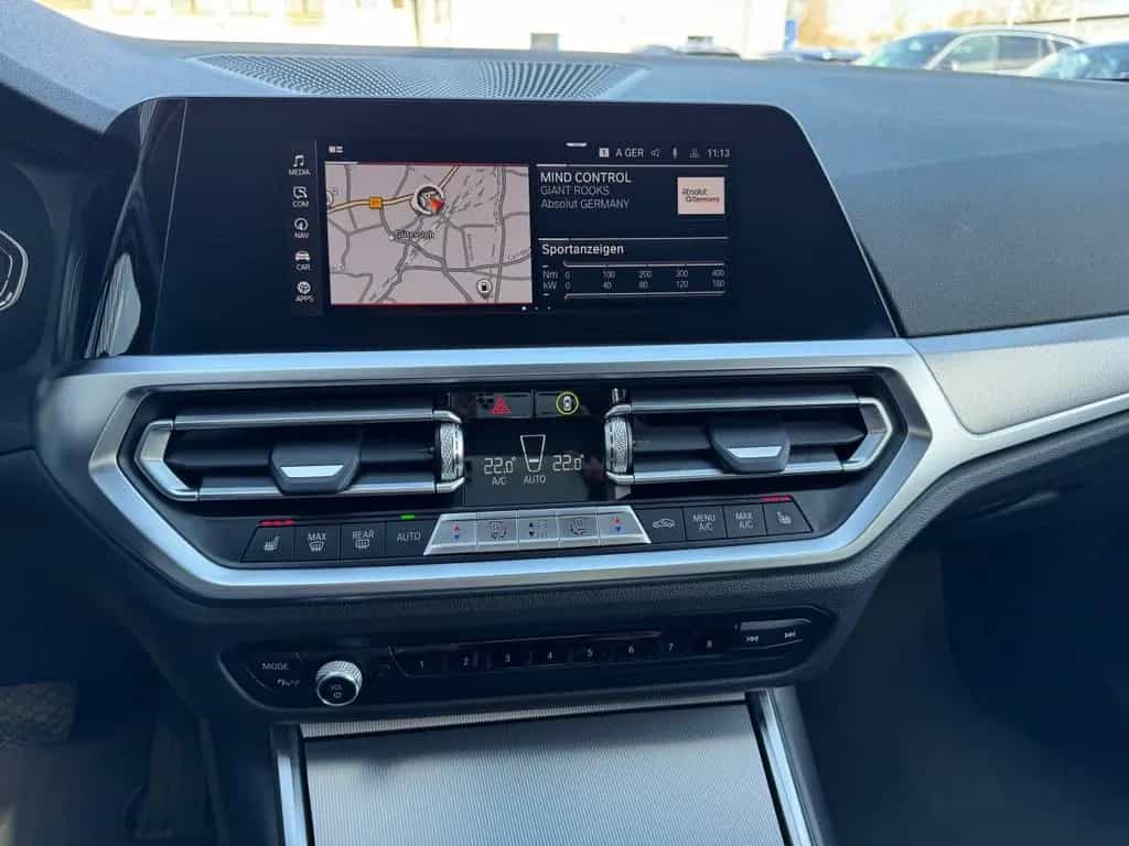 BMW 320 d Touring SportLine AHK Panorama ACC HIFI 01/2021-photo-13