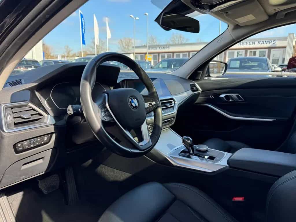 BMW 320 d Touring SportLine AHK Panorama ACC HIFI 01/2021-photo-6