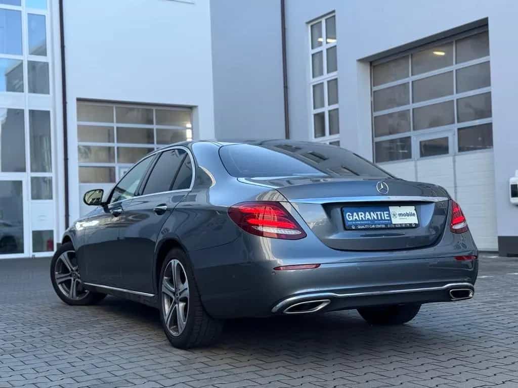 Mercedes-Benz E-Class 450 LUXURY V6 4Matic 9G*WIDESCREEN*DISTR+*360K 11/2019-photo-2