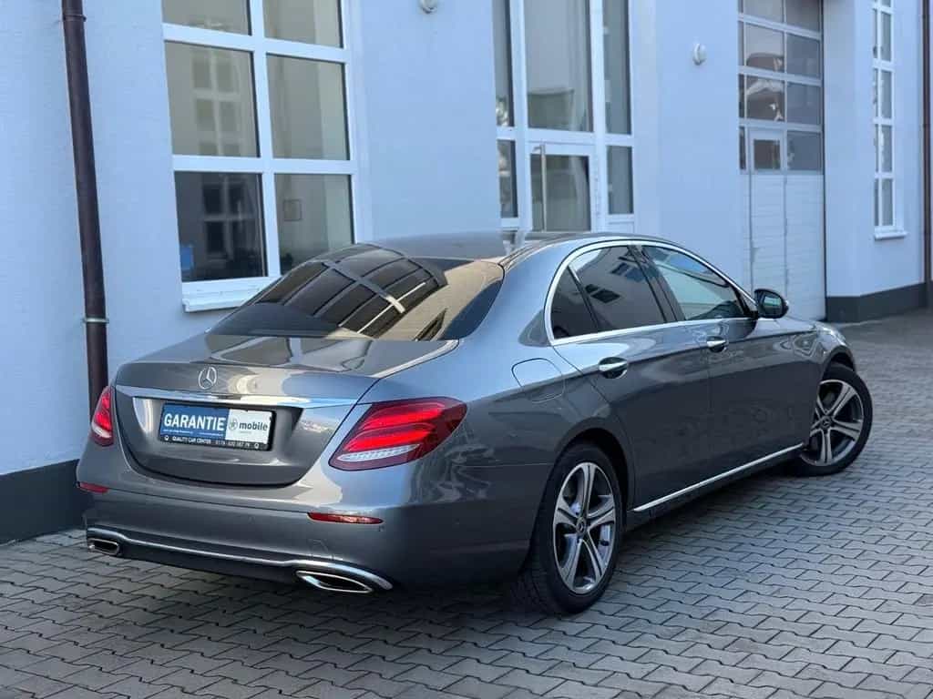 Mercedes-Benz E-Class 450 LUXURY V6 4Matic 9G*WIDESCREEN*DISTR+*360K 11/2019-photo-3
