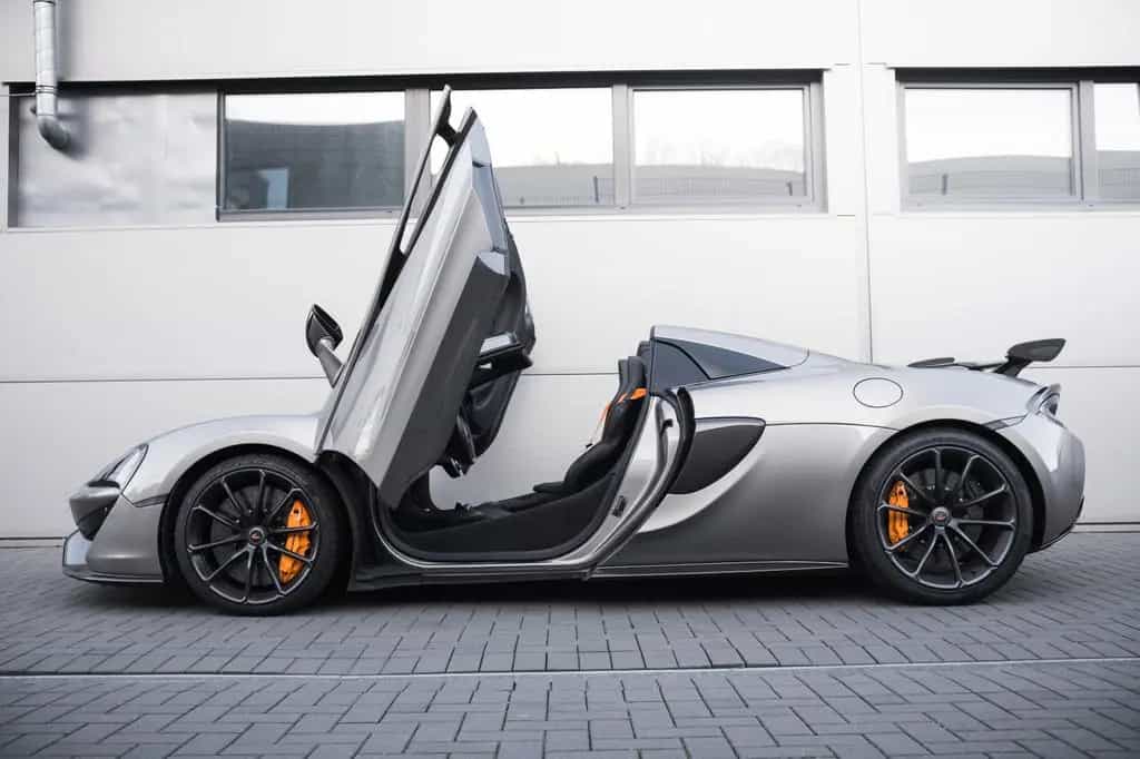 McLaren 570S Spider, Lift-el. Sitze-Kamera-B&W 07/2019-photo-1