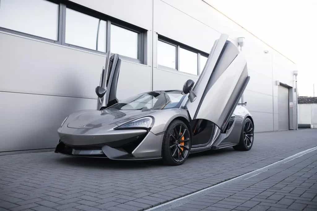 McLaren 570S Spider, Lift-el. Sitze-Kamera-B&W 07/2019-photo-17