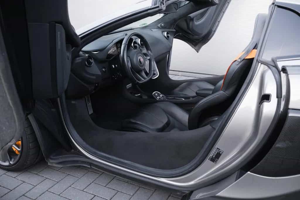 McLaren 570S Spider, Lift-el. Sitze-Kamera-B&W 07/2019-photo-9