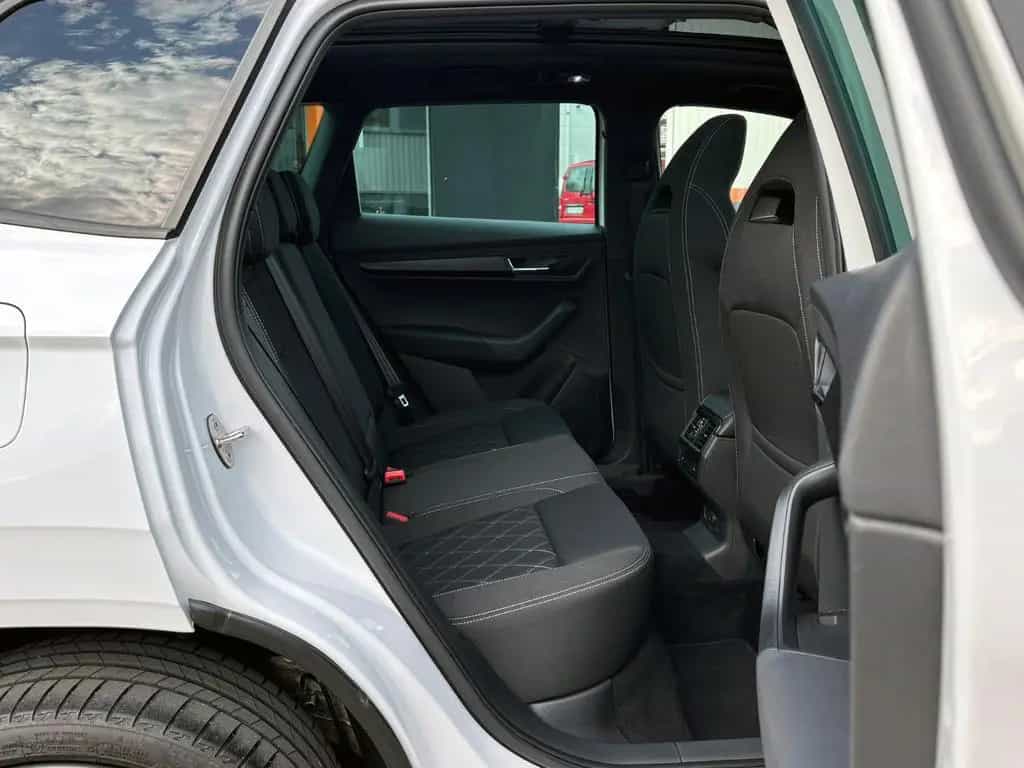 Skoda Karoq 1.5TSI DSG SPORTLINE ACC 360° PANO AHK LED 02/2021-photo-12