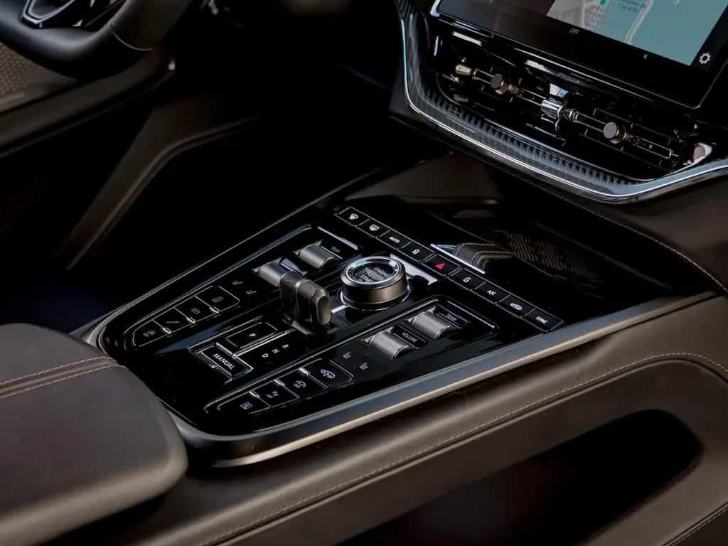 Aston Martin DBX 4.0 V8 DBX707 01/2025-photo-21