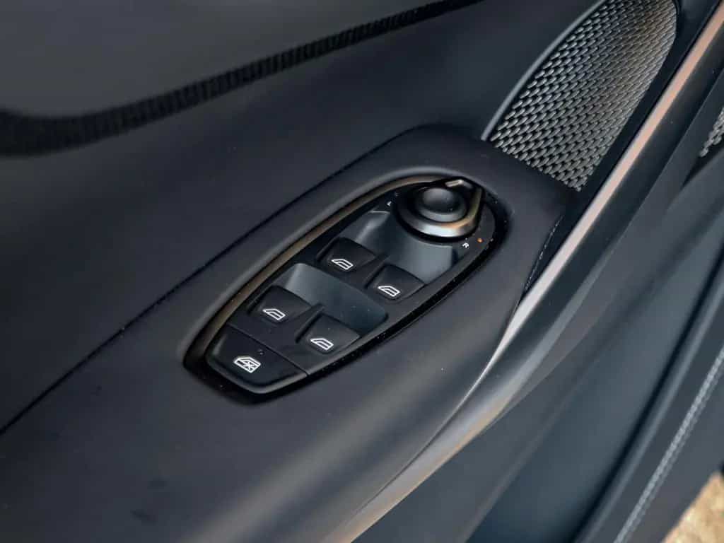 Aston Martin DBX 4.0 V8 DBX707 01/2025-photo-27