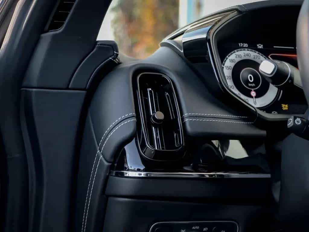 Aston Martin DBX 4.0 V8 DBX707 01/2025-photo-28