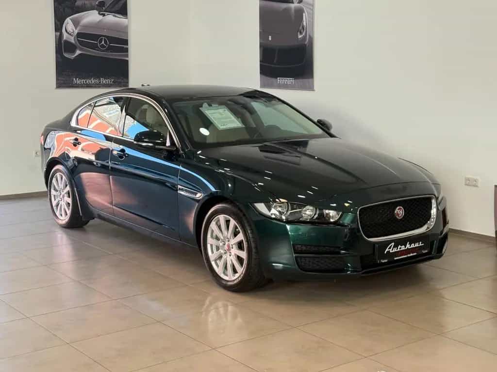 Jaguar XE 20t*1.HAND*S.HEFT*V-LEDER* 10/2016-photo-11