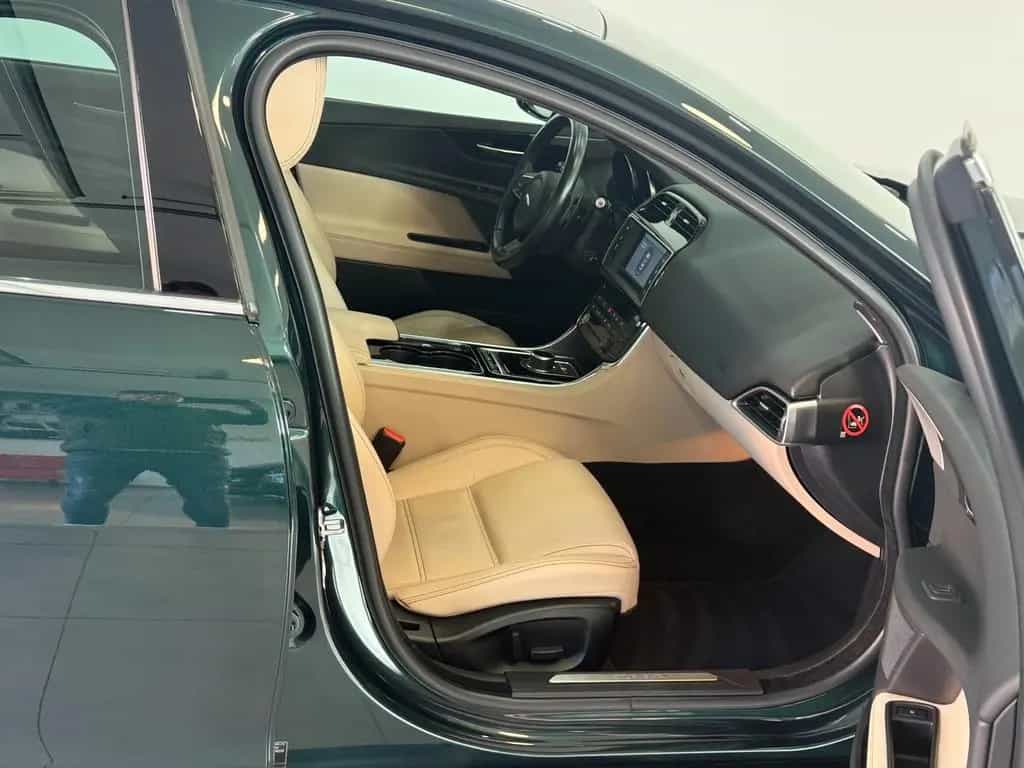 Jaguar XE 20t*1.HAND*S.HEFT*V-LEDER* 10/2016-photo-12