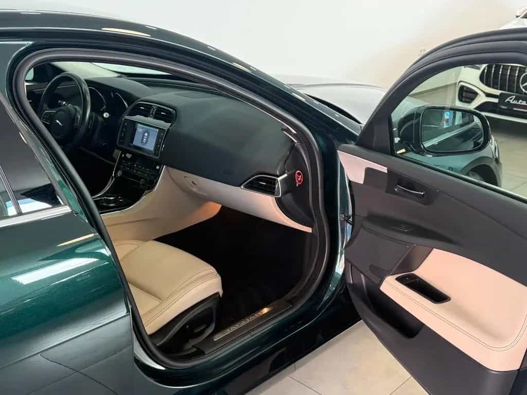 Jaguar XE 20t*1.HAND*S.HEFT*V-LEDER* 10/2016-photo-14