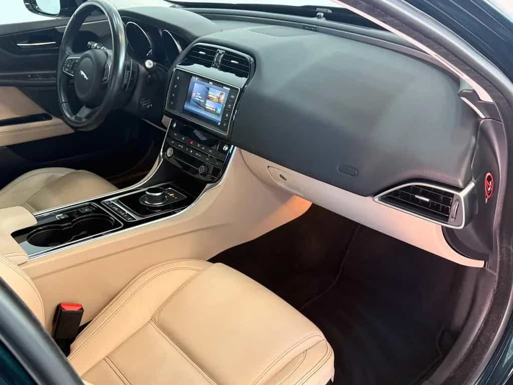 Jaguar XE 20t*1.HAND*S.HEFT*V-LEDER* 10/2016-photo-15