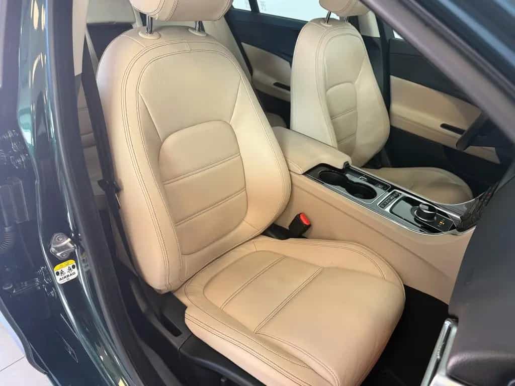 Jaguar XE 20t*1.HAND*S.HEFT*V-LEDER* 10/2016-photo-17