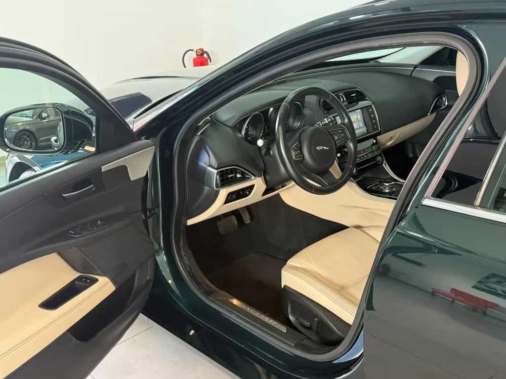 Jaguar XE 20t*1.HAND*S.HEFT*V-LEDER* 10/2016-photo-2