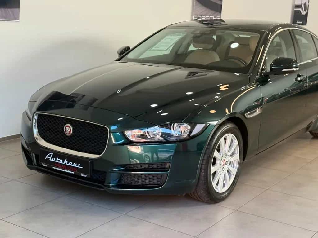 Jaguar XE 20t*1.HAND*S.HEFT*V-LEDER* 10/2016-photo-25
